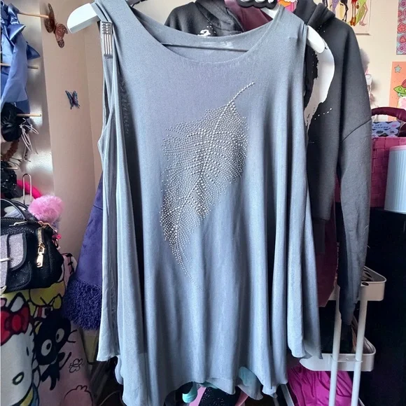 Sleeveless Top with Rhinestone Design - Picture 3 of 3